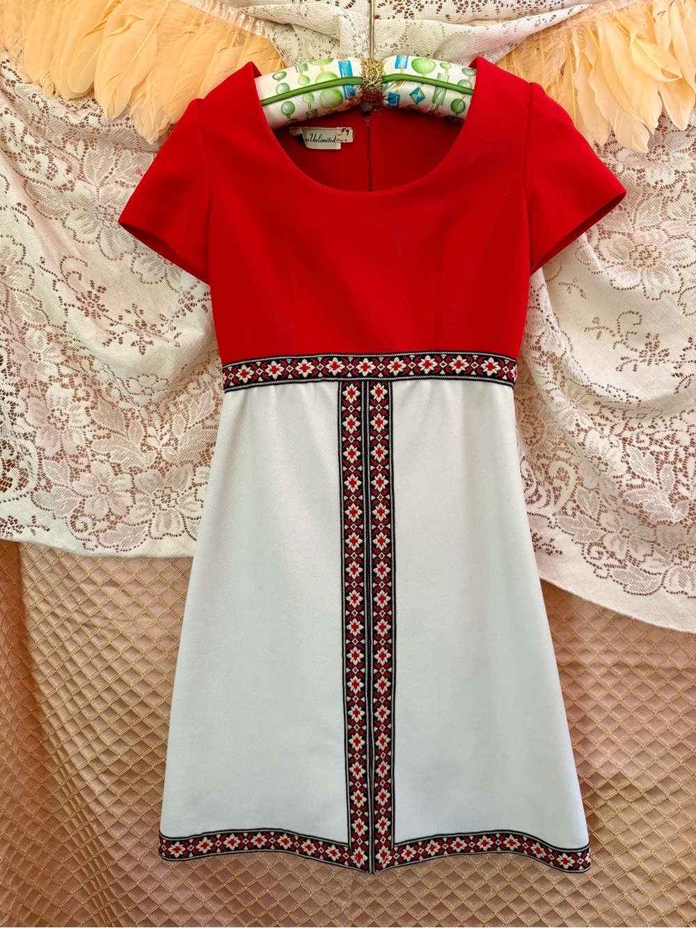 Ayer’s Unlimited 60s Red and White A-Line Dress with Embroidered Trim S